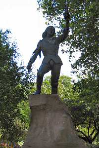 [An image showing Richard III Statue]
